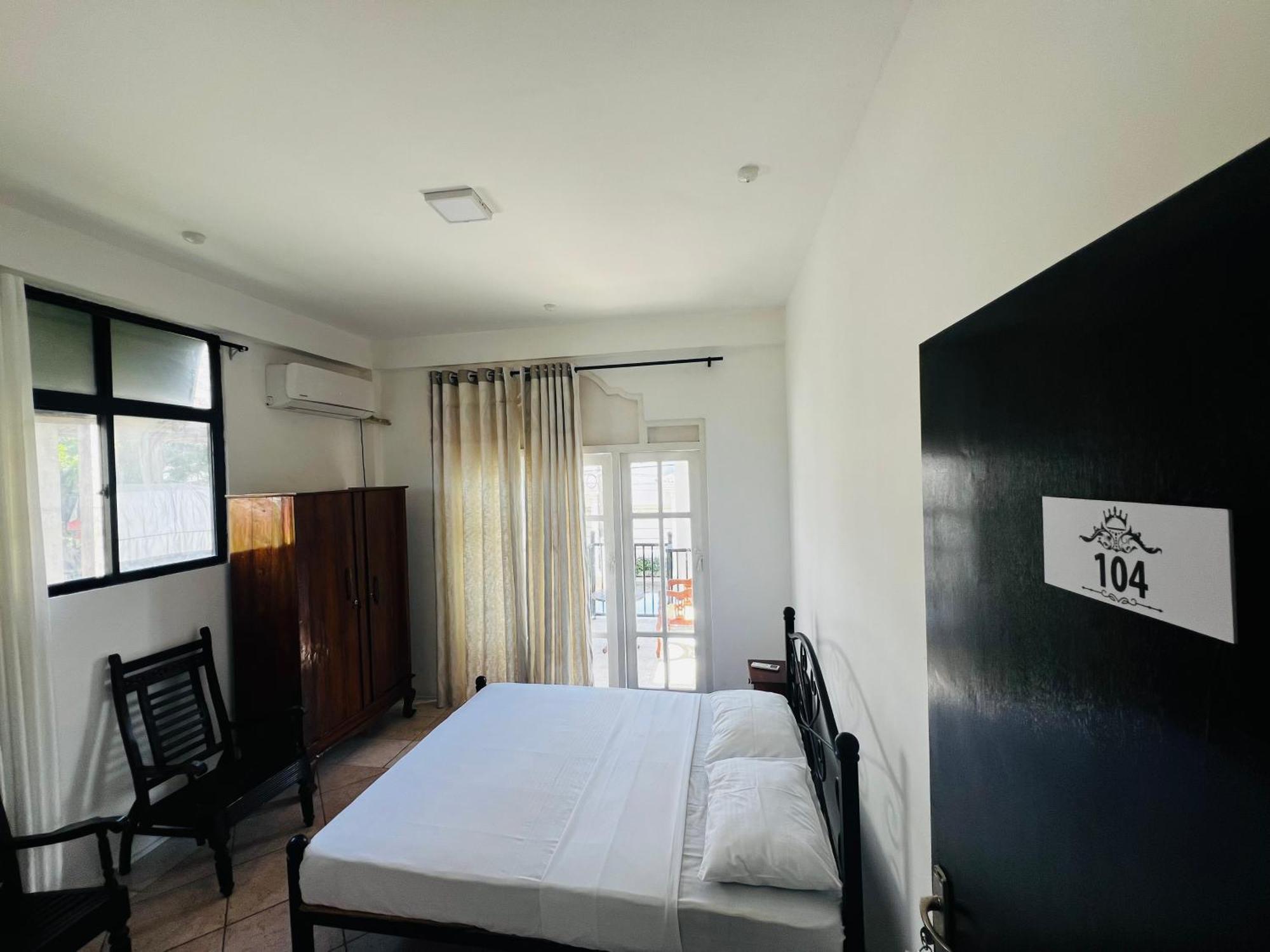 Ramlyn Guesthouse & Restaurant เนกอมโบ ภายนอก รูปภาพ