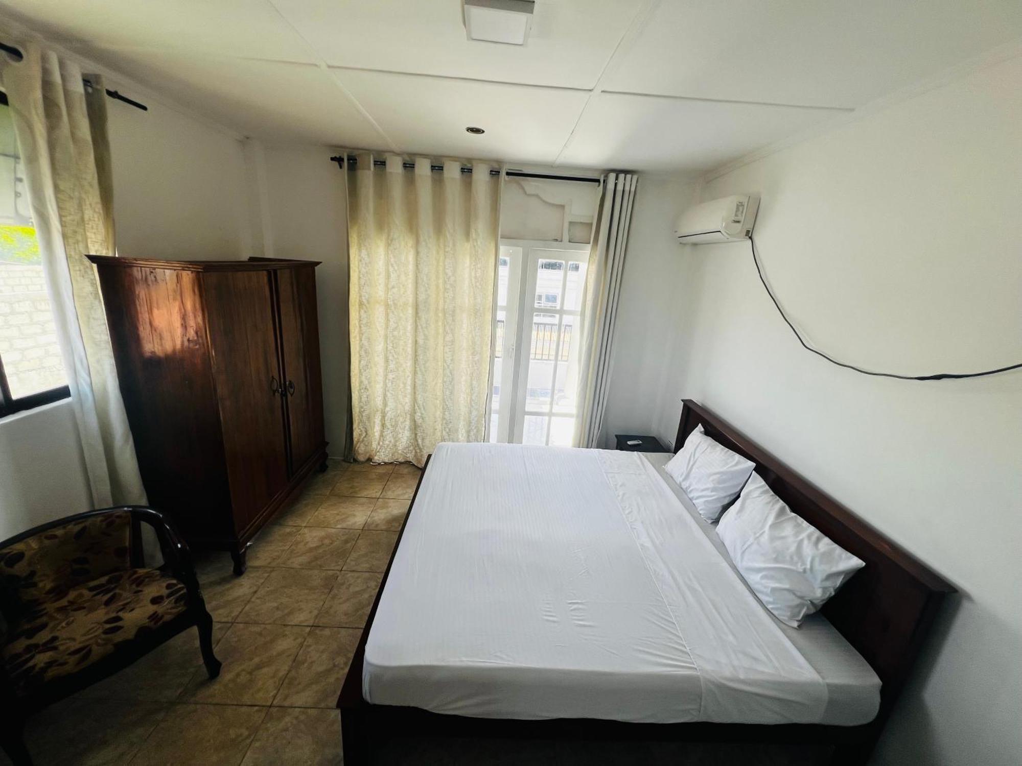 Ramlyn Guesthouse & Restaurant เนกอมโบ ภายนอก รูปภาพ