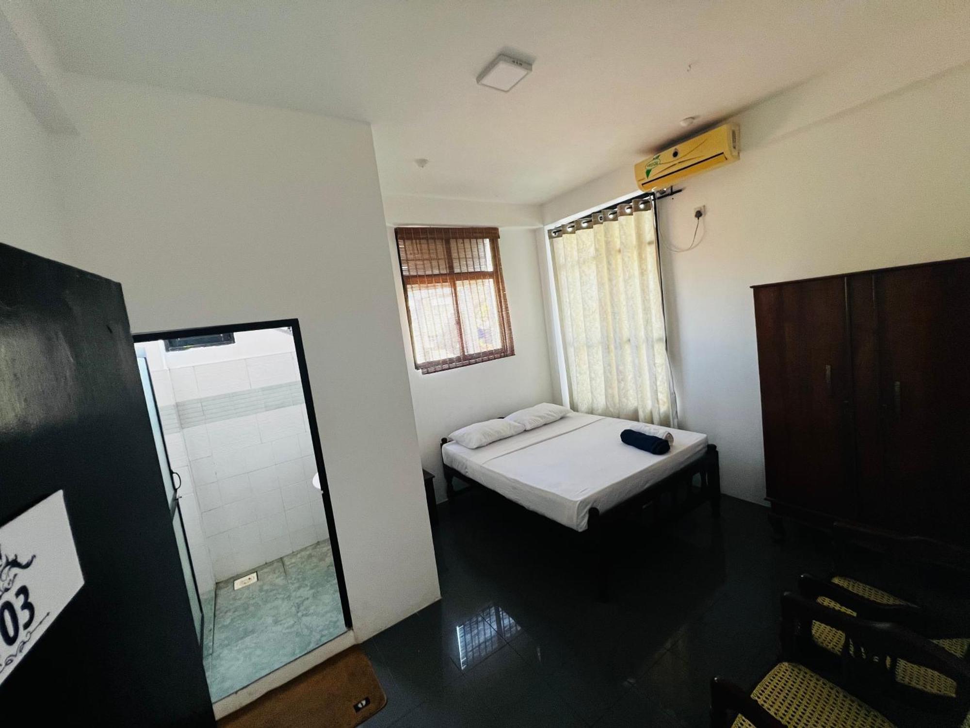 Ramlyn Guesthouse & Restaurant เนกอมโบ ภายนอก รูปภาพ