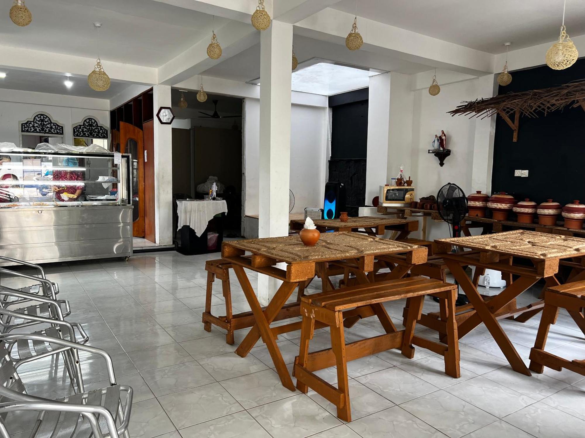 Ramlyn Guesthouse & Restaurant เนกอมโบ ภายนอก รูปภาพ
