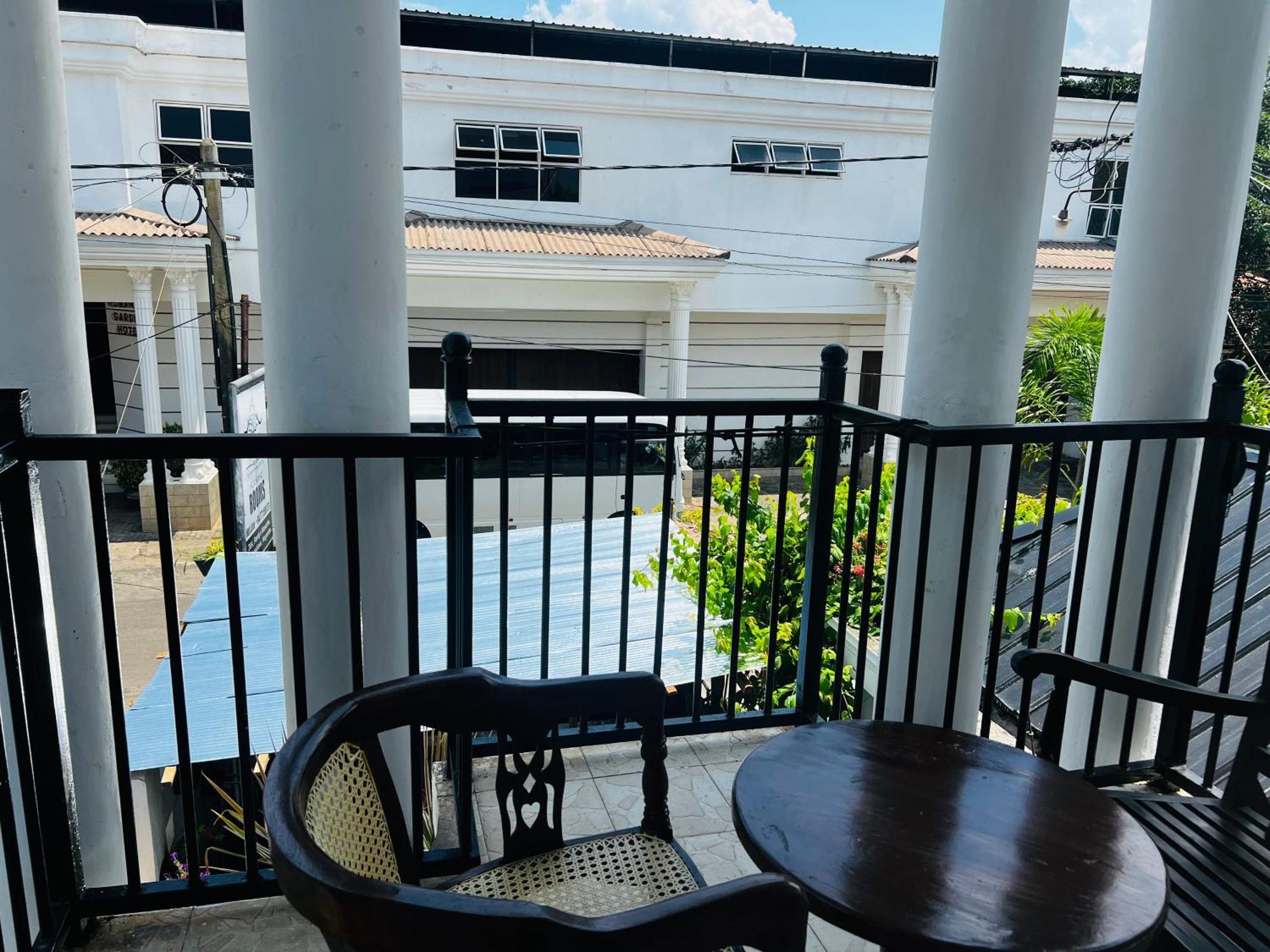 Ramlyn Guesthouse & Restaurant เนกอมโบ ภายนอก รูปภาพ