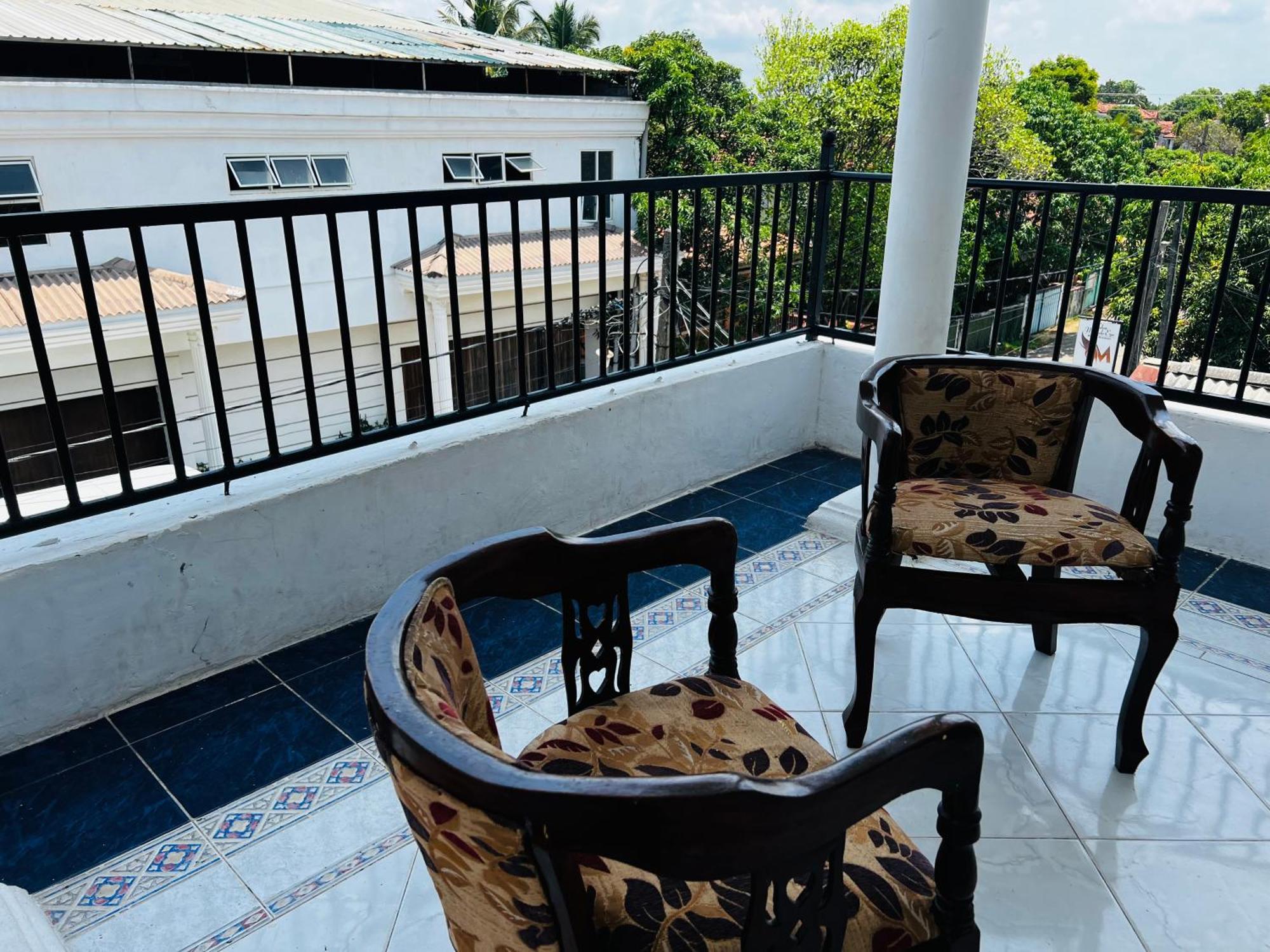 Ramlyn Guesthouse & Restaurant เนกอมโบ ภายนอก รูปภาพ